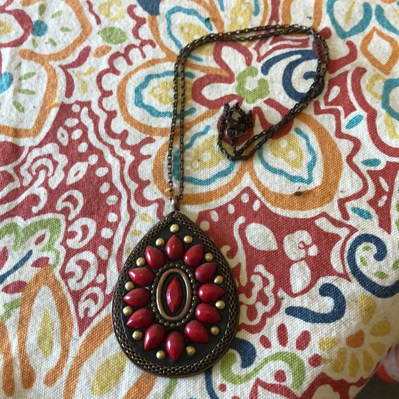Bronze and red pendant necklace - Picture 3 of 3
